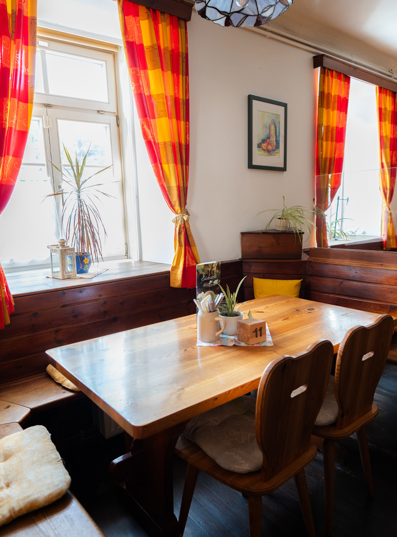 Restaurant Stadtkrug Raabs Innen Ambiente Tisch